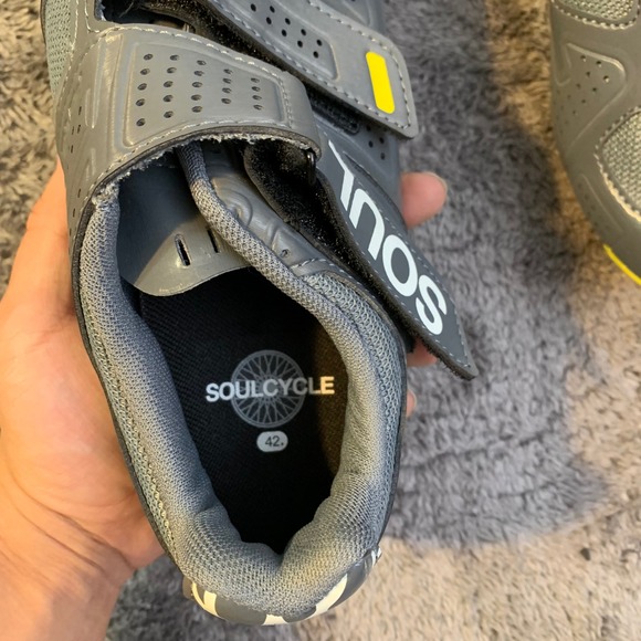 soulcycle Men\'s Gray Athletic Cycling Shoes with Yellow Accents main image 4